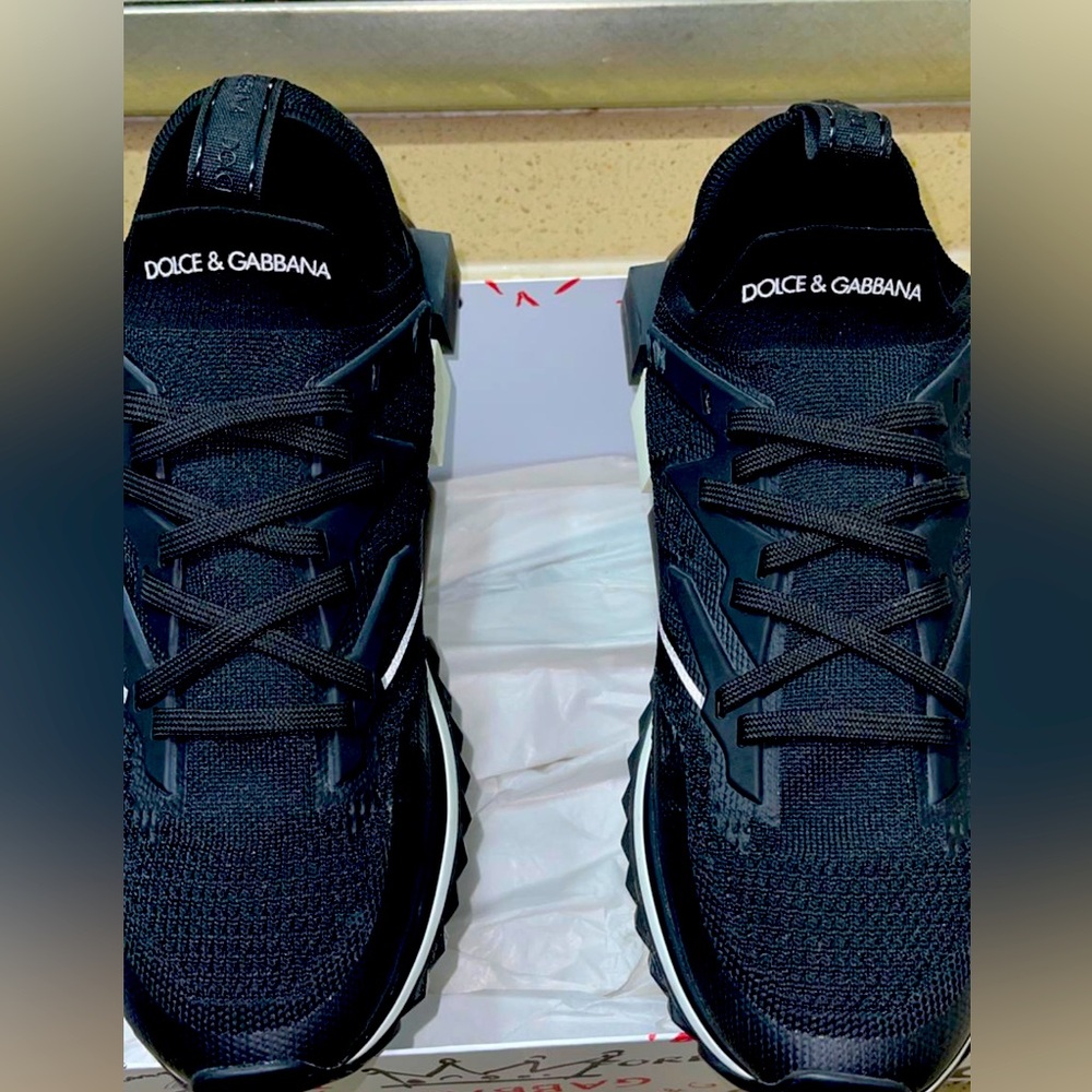 Almost fairly/brand new D&G black sneakers in excellent condition
